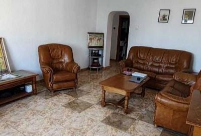 Apartament cu 4 camere decomandat în Calea Călărașilor