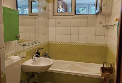 Apartament cu 3 camere semidecomandat, mobilat în Muncii