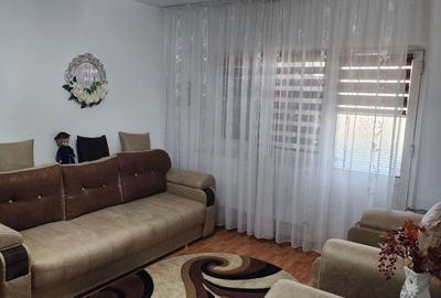 Apartament cu 3 camere semidecomandat în Hârșova - 2