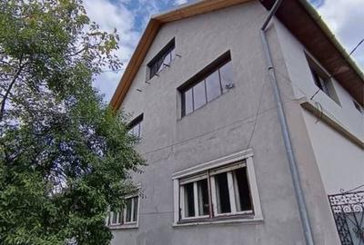 Casă cu 4 camere în Central - 2