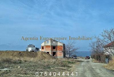 Teren de 403 mp, în Palazu Mare
