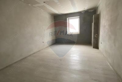 Casă cu Teren 2810 Mp în Chirpăr - 6