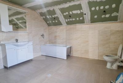 Casă cu 5 camere cu Garaj în Central - 10