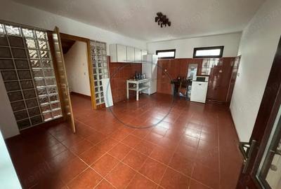 Casă cu 4 camere cu Teren 273 Mp în Central - 2