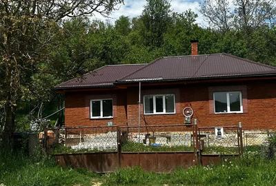 Casă cu 2 camere cu Teren 1000 Mp în Jurca