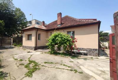 Casă cu 3 camere cu Canalizare în Florilor - 9