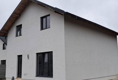 Casă cu 4 camere în Central - 2