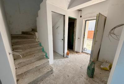 Casă cu 4 camere cu Canalizare în Sud - 1