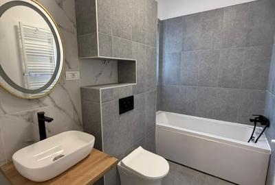 Apartament cu 3 camere semidecomandat în Km 5 - 17