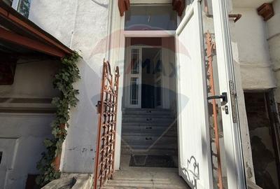 Casă cu 8 camere cu Canalizare în Gara de Nord - 2