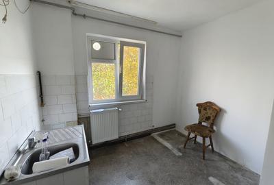 Apartament 3 camere decomandat - 1