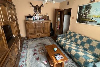 Apartament cu 4 camere semidecomandat în Motru - 1