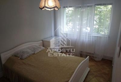 Apartament cu 3 camere decomandat, mobilat în Torontalului