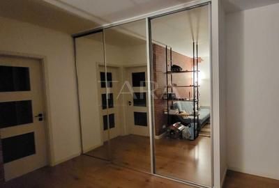 Apartament cu 3 camere semidecomandat, mobilat în Central - 1