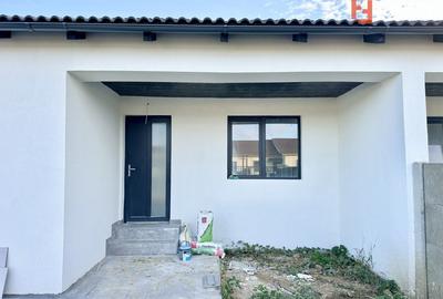 Duplex cu 4 camere cu Canalizare în Moșnița Nouă - 1