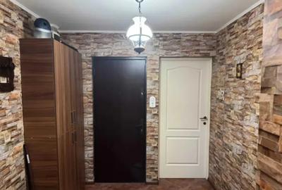 Apartament cu 2 camere decomandat în Tractorul - 8