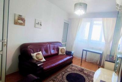 Apartament cu 3 camere semidecomandat în Viziru 3
