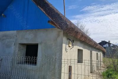 Pensiune gri teren 2240 m2 ,casa 563m2 75000 eur ,teren 1677m2 50000 eur, acces auto DJ222N - 4