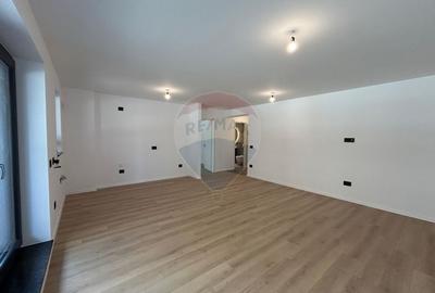 Apartament cu 2 camere semidecomandat în Tractorul - 2