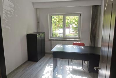 Spațiu comercial, de 90 mp, în Central - 4