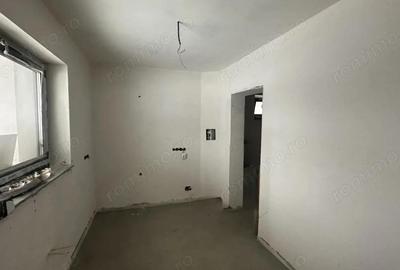 Casă cu 5 camere cu Teren 250 Mp în Independenței - 3