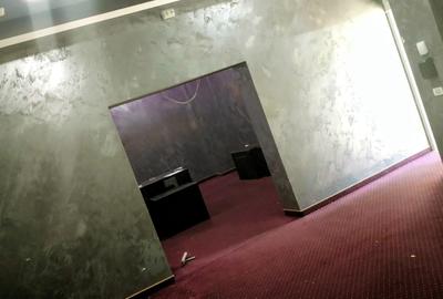 Spațiu comercial, de 100 mp, în Poarta 6 - 6