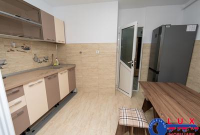 Apartament cu 3 camere decomandat în C5 - 13