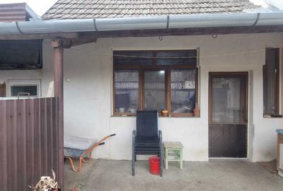 Casă cu 4 camere în Dudeștii Vechi