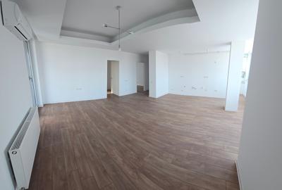 Apartament cu 4 camere decomandat în Dămăroaia