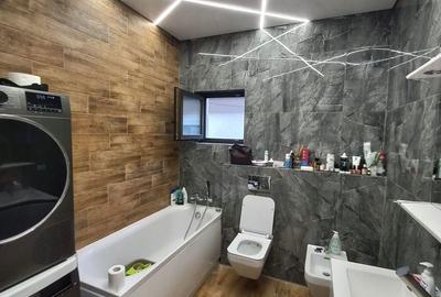 Casă cu 4 camere decomandat în Bucium - 1