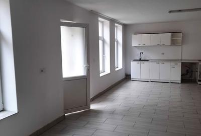 Spațiu comercial, de 100 mp, în Central - 4