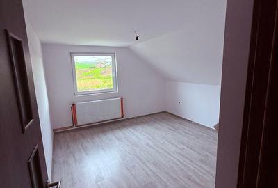 Casă cu 5 camere cu Teren 1000 Mp în Ceuaș - 18
