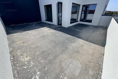 Casă cu 4 camere cu Canalizare în Sud