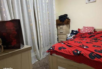 Apartament cu 3 camere decomandat în Pandurilor
