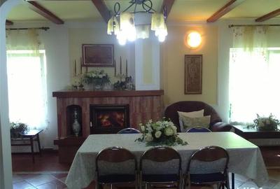 Casă cu 14 camere cu Teren 1000 Mp în Moieciu - 2