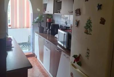 Apartament cu 3 camere decomandat în Central - 2