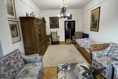 Duplex cu 4 camere în Democrației
