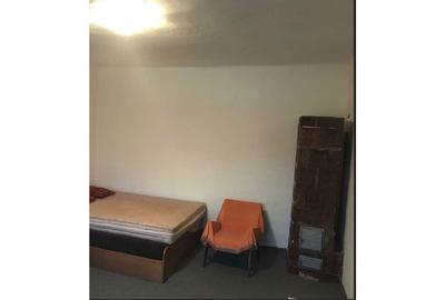 Casă cu 2 camere cu Teren 350 Mp în Central - 1