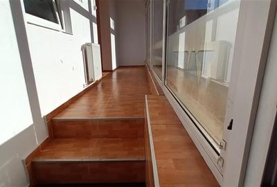 Spatiu comercial cu vitrina de 8 m, pretabil pentru birouri sau cabinete medical - 8