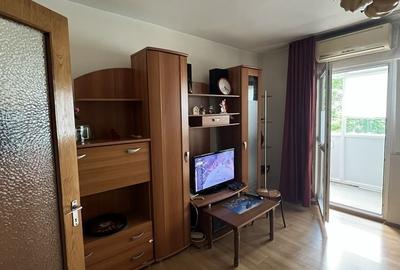 Apartament cu 3 camere decomandat în Victoriei