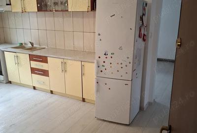 Apartament cu 3 camere decomandat în Dâmbovița - 1