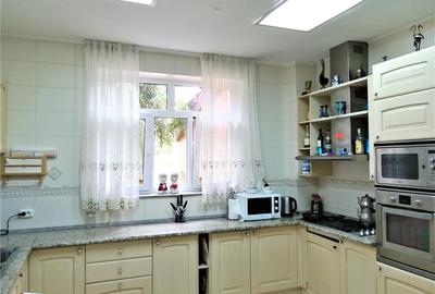 Duplex cu 7 camere cu Canalizare în Central - 21