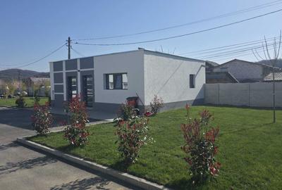 Casă cu 4 camere cu Teren 300 Mp în Central - 1