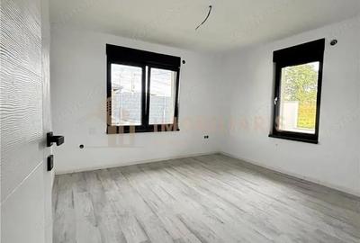 Casă cu Teren 550 Mp în Satu Nou de Jos - 1