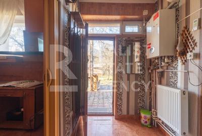 Casă cu 7 camere cu Canalizare în Parcul Carol - 20