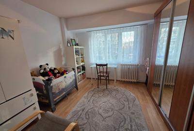 Piata Gorjului, 5 minute metrou, stradal pe Iuliu Maniu, vedere mixta, bloc 1979 - 6