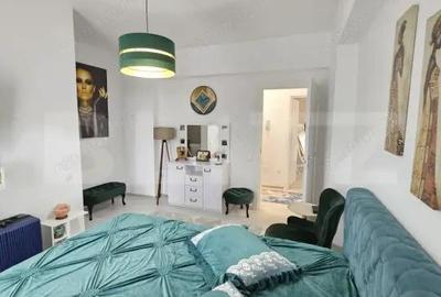 Apartament cu 3 camere decomandat, mobilat în Central