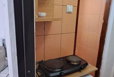 Garsonieră decomandată în Steaua - 2