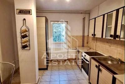 Apartament cu 2 camere semidecomandat, mobilat în Complex Studențesc