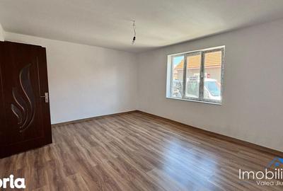 Casă cu 2 camere cu Teren 336 Mp în Petros - 3